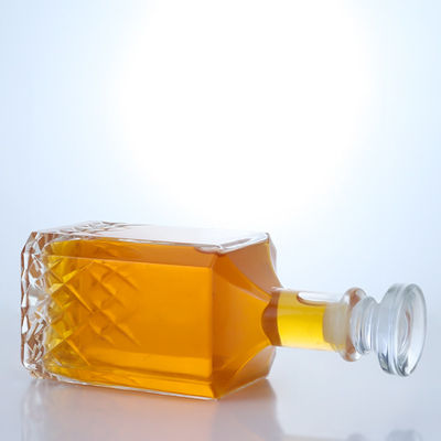 Gepersonaliseerde polygon glasfles voor wodka whisky gin rum spirit