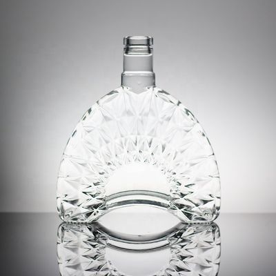 Schoonheid vrouwelijke glazen fles in aangepaste vorm voor wijnliefhebbers en kenners