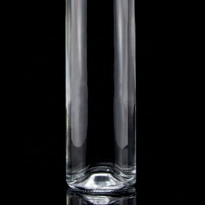 Uitstekend ontwerp Vodka Liquor Glasfles 750 ml Helder glasfles met schroefdeksel