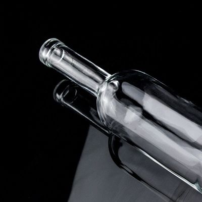 Uitstekend ontwerp Vodka Liquor Glasfles 750 ml Helder glasfles met schroefdeksel