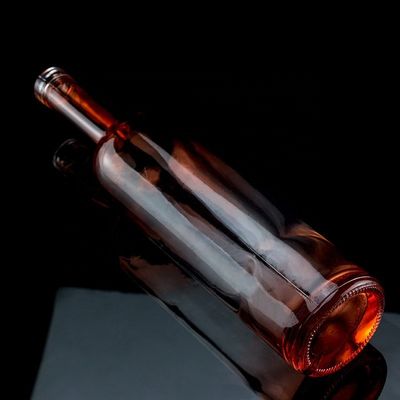 Rood 750 ml glasfles met uniek ontwerp en kurk