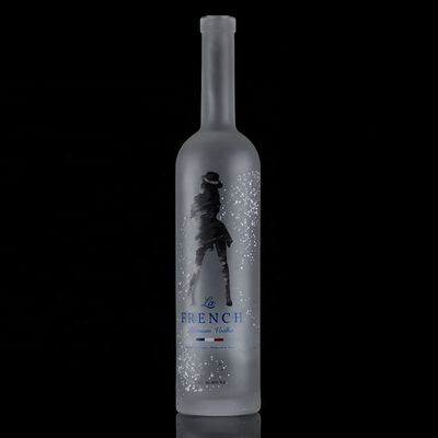 Klassieke vorm 700 ml 750 ml Applique Vodka glazen fles voor drankverpakkingen