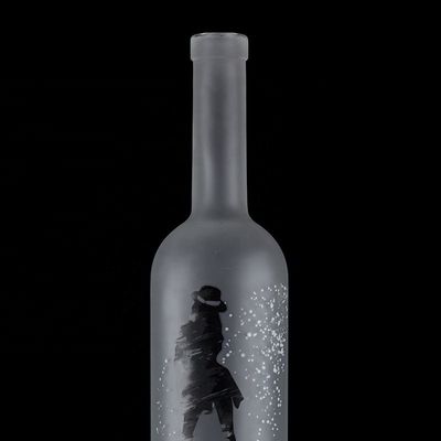 Klassieke vorm 700 ml 750 ml Applique Vodka glazen fles voor drankverpakkingen