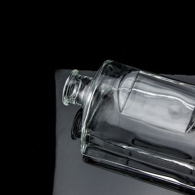 Persoonlijke vorm 750 ml vodka glazen fles met kurkdop en heldere afwerking in ronde
