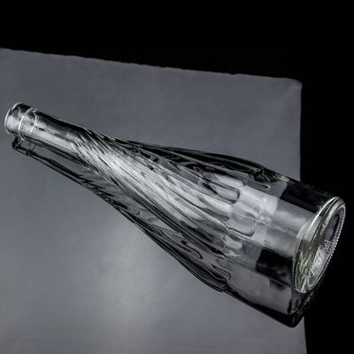 Glas materiaal 500 ml 700 ml Whisky wijnfles met uniek onderste opgeheven ontwerp