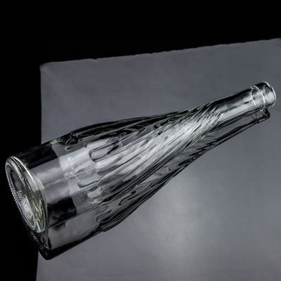 Glas materiaal 500 ml 700 ml Whisky wijnfles met uniek onderste opgeheven ontwerp