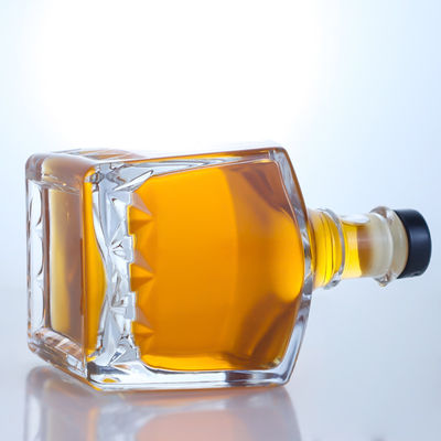 Uniek ontwerp Custom 500 ml 700 ml Super Flint glasfles voor Rum Whiskey Vodka Brandy