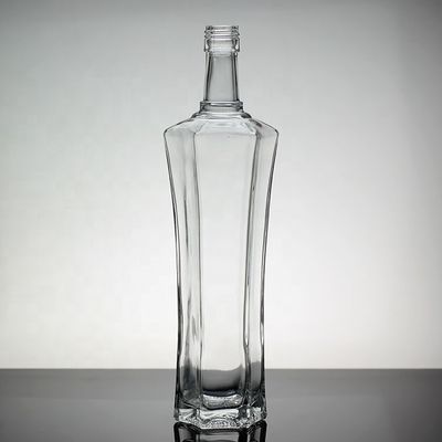 Als op maat gemaakte 500 ml glazen vodkaflessen met schroefdop voor vodka-oppervlakken