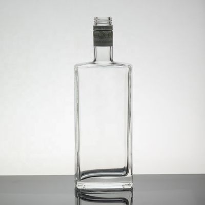 Als op maat gemaakte 500 ml glazen vodkaflessen met schroefdop voor vodka-oppervlakken