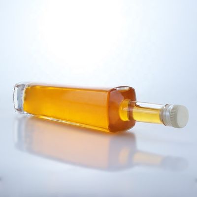 700 ml hoge flint ronde vorm drank glasfles met aangepast logo en kurk top afwerking