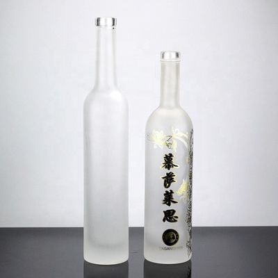 750 ml industriële fles voor vodka in bevroren glas voor vervaardiging en handel