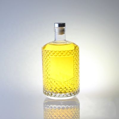 700 ml gesofisticeerde drank-ginfles met glazen kraag en gegraveerde sluiting
