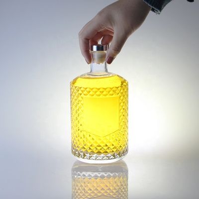 700 ml gesofisticeerde drank-ginfles met glazen kraag en gegraveerde sluiting