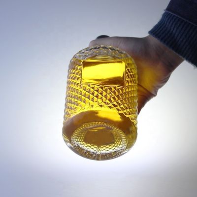 700 ml gesofisticeerde drank-ginfles met glazen kraag en gegraveerde sluiting