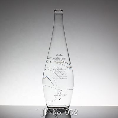 Doorzichtige glas hoge dunne drankfles voor lange nek witte wijn en fruitwijn