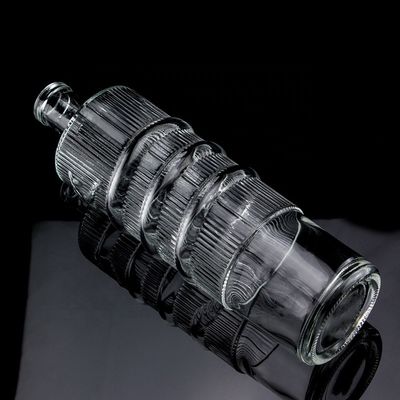 Gepersonaliseerd Logo Duidelijke 750 ml Bar Top Emossed Snake Drawing Glasfles voor Vodka Cylinder