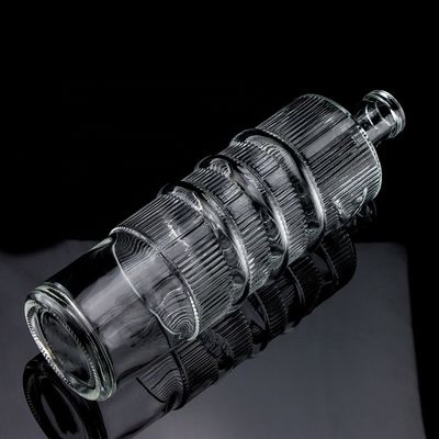 Gepersonaliseerd Logo Duidelijke 750 ml Bar Top Emossed Snake Drawing Glasfles voor Vodka Cylinder