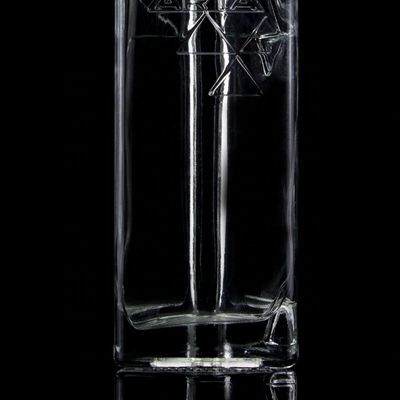 750 ml ronde fancy super flint driehoekige piramide glazen fles met kurk logo druk