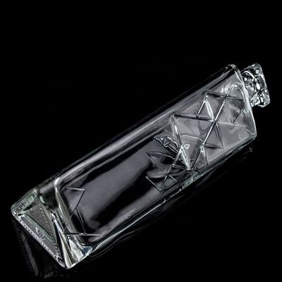 750 ml ronde fancy super flint driehoekige piramide glazen fles met kurk logo druk