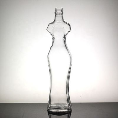 Sexy vrouwelijke fles met een unieke glazen drankfles met een kroonkap.