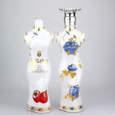 Sexy vrouwelijke fles met een unieke glazen drankfles met een kroonkap.