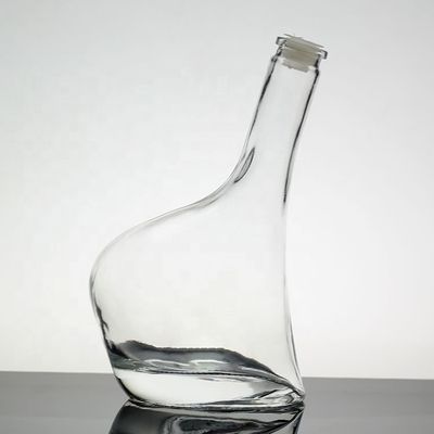 Op maat gemaakte hartvormige glazen fles met kroonkap en deksel uniek ontwerp