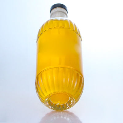 Glasfles voor industriële dranken met geïmprimeerd ontwerp en een ronde vorm van kurk