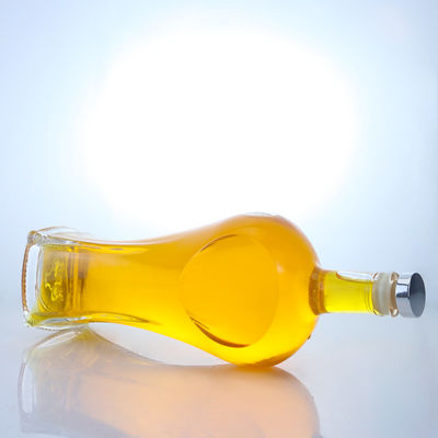 Duidelijke of op maat gemaakte speciale vorm Cork Cap Spirit glasfles voor Whisky Vodka Tequila Gin Rum Made