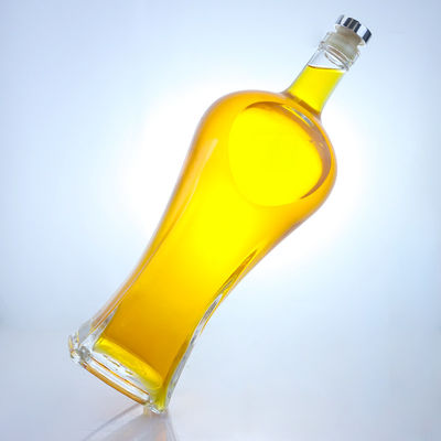 Duidelijke of op maat gemaakte speciale vorm Cork Cap Spirit glasfles voor Whisky Vodka Tequila Gin Rum Made