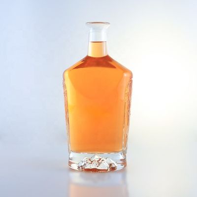 Flint glasfles voor gin rum champagne brandy en whisky met aangepast logo