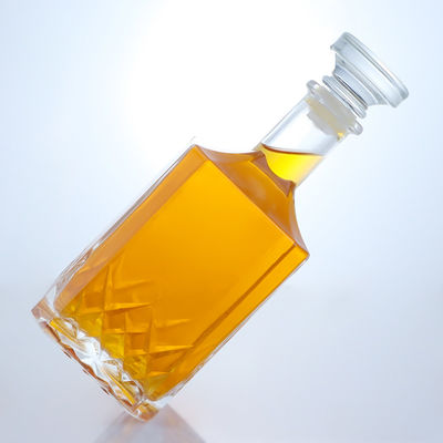 Gepersonaliseerde polygon glasfles voor wodka whisky gin rum spirit