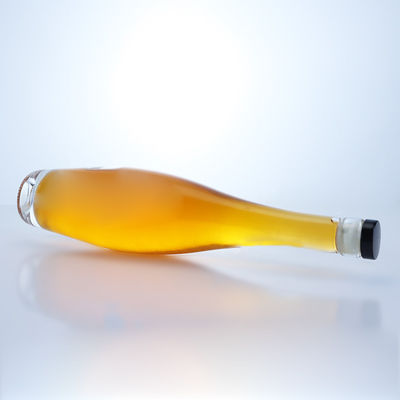 Hoge en dunne 500 ml/700 ml ronde drankfles met kurktop helder of op maat gemaakt