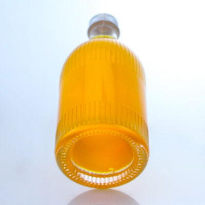 Industriële drankglasfles met schroefkapstrips en aangepast logo