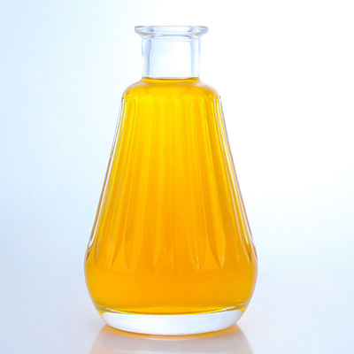 Ronde glazen fles met kurkdop en aangepast logo voor rum vodka whisky tequila gin