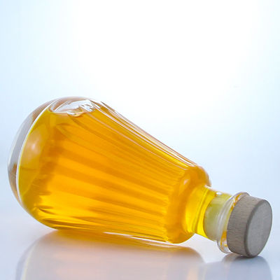 Ronde glazen fles met kurkdop en aangepast logo voor rum vodka whisky tequila gin