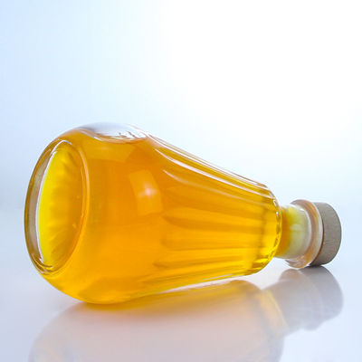 Ronde glazen fles met kurkdop en aangepast logo voor rum vodka whisky tequila gin