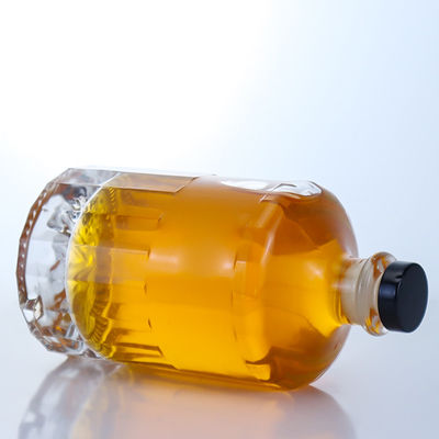 Glasfles met unieke vorm en een T-korksluiting