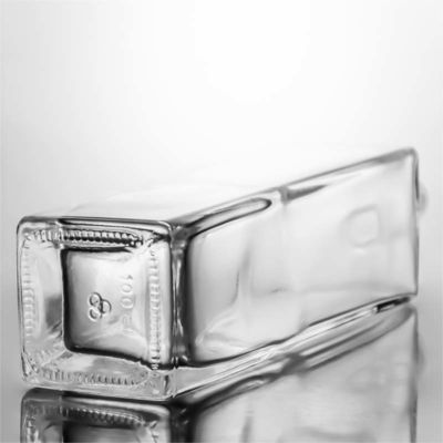 Hoofdmateriaal Glas 1000 ml Vierkante Whiskyfles met hoog sieraad en kurk
