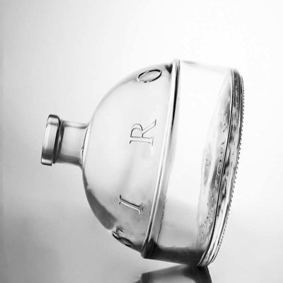 Flint Glass Sealing Type Cork 700ml Customized Shape Glass Liquor Flasch voor Gin Rum Champagne
