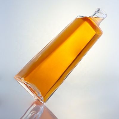 Gepersonaliseerd logo helder glas 750 ml whiskyfles met kurk en vierkante vorm