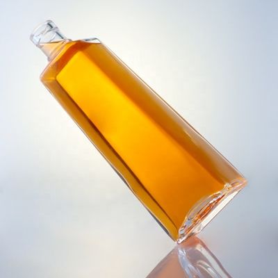 Gepersonaliseerd logo helder glas 750 ml whiskyfles met kurk en vierkante vorm