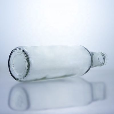 Duidelijke Whisky Vodka Glasfles Uniek 650 ml Speciaal gevormd met schroeftop afwerking