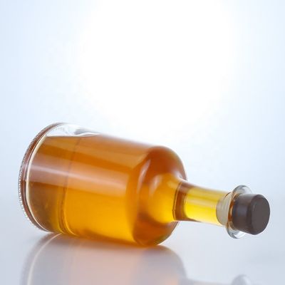 Oppervlaktebehandeling Warm stempelen Glasfles met kurk voor wodka Gin Rum Whiskey