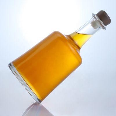 Oppervlaktebehandeling Warm stempelen Glasfles met kurk voor wodka Gin Rum Whiskey