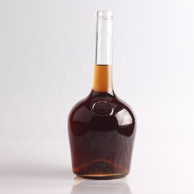 Op maat gemaakte flessen met een lange hals en een dikke bodem van flintglas voor wodka, gin, rum en champagne