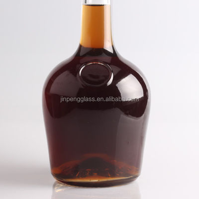 Op maat gemaakte flessen met een lange hals en een dikke bodem van flintglas voor wodka, gin, rum en champagne