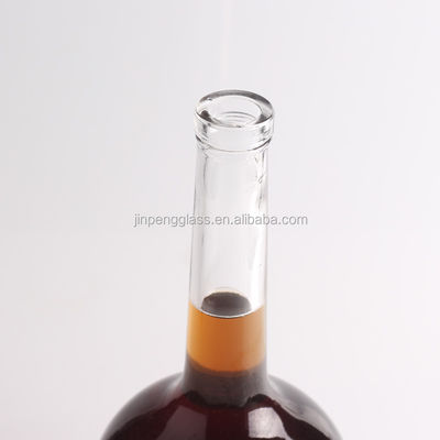Op maat gemaakte flessen met een lange hals en een dikke bodem van flintglas voor wodka, gin, rum en champagne