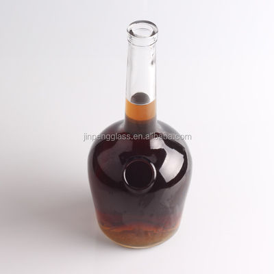 Op maat gemaakte flessen met een lange hals en een dikke bodem van flintglas voor wodka, gin, rum en champagne