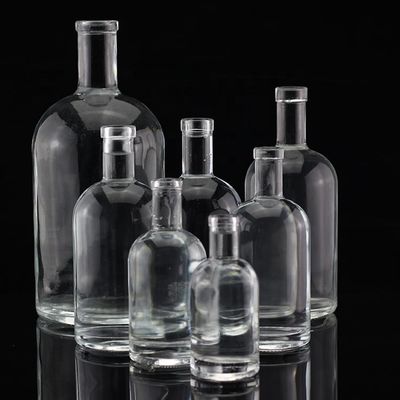 Glasbasismateriaal Vodka Liquor Glasfles Verscheidene maten Voor distilleerderijen