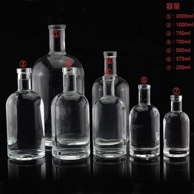 Glasbasismateriaal Vodka Liquor Glasfles Verscheidene maten Voor distilleerderijen